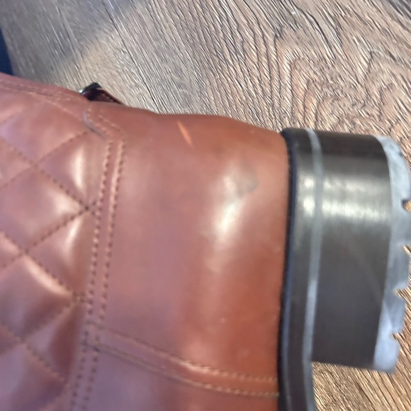 CHANEL LEATHER WINTER BOOTS , camel color with CC logo and Shearling Fur - Picture 16 of 17